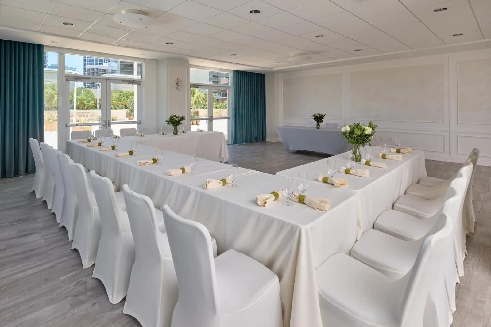 Mvr - Live Like Royalty Above Biscayne Bay