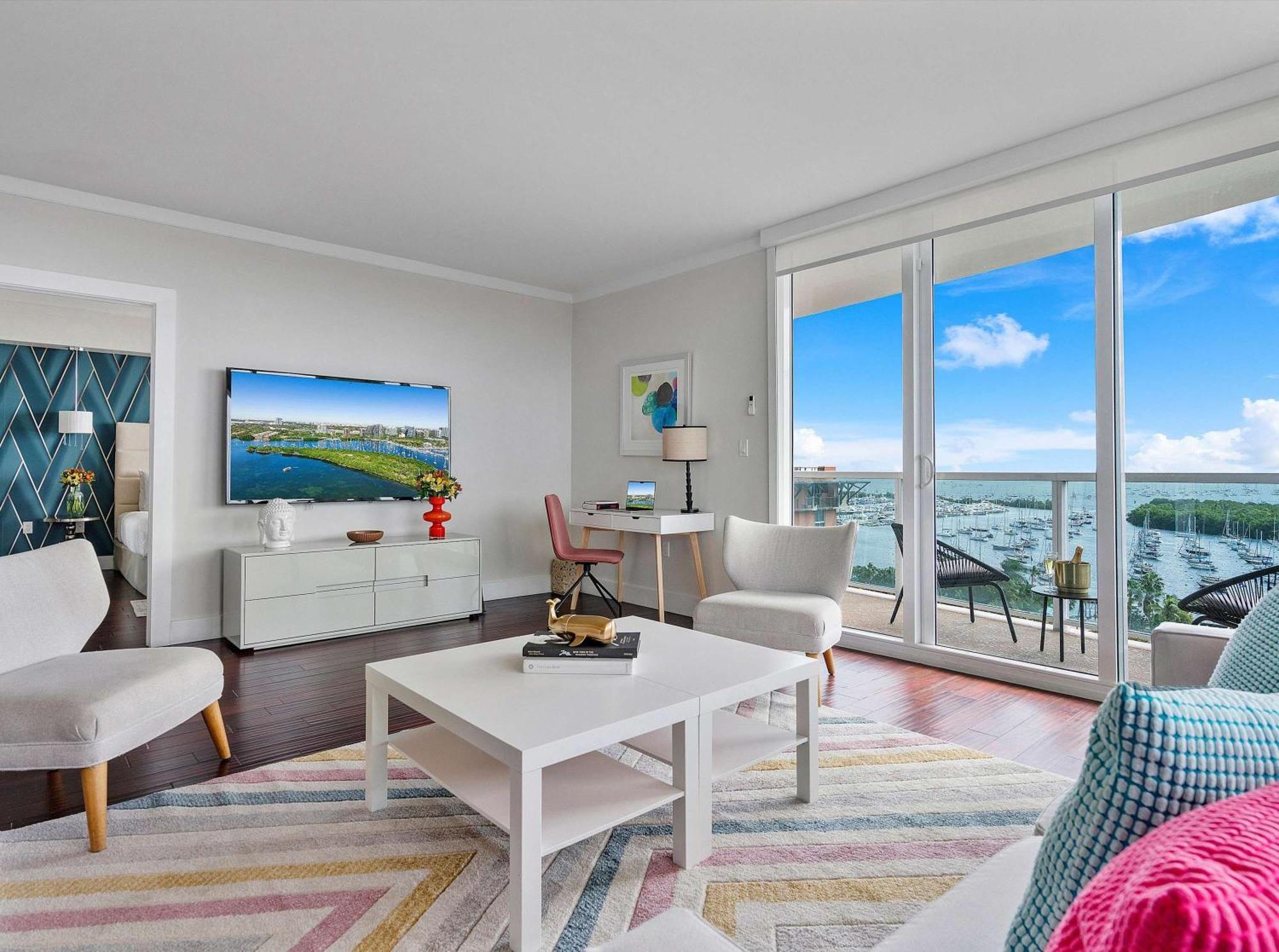 Mvr - Live Like Royalty Above Biscayne Bay